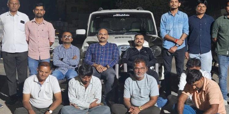 ખંભાળિયા: જુગારના અખાડા પર LCBએ પાડ્યો દરોડો