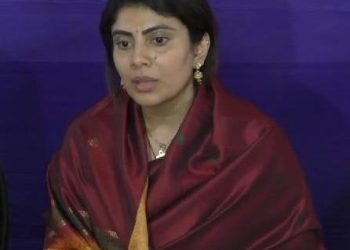 જામનગરના મહિલા સેલિબ્રિટી MLA સંબંધિત વિવાદ શમવાનું નામ લેતો નથી