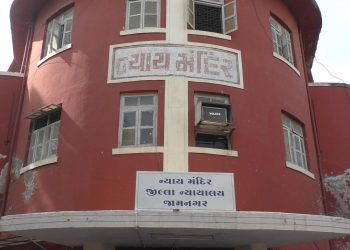 2 લાખ પરત ના આપવા બંધ થઇ ગયેલ ખાતાનો ચેક આપ્યો, વેપારીને સજાનો હુકમ ફરમાવતી કોર્ટ