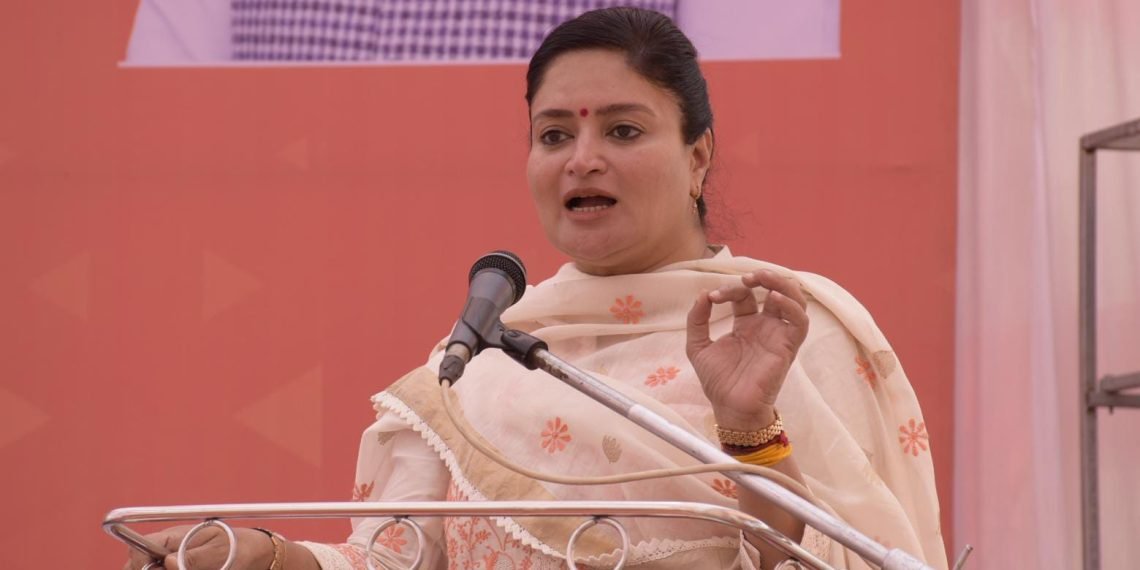 પહેલાના સમયના જર્જરિત રેલવે સ્ટેશનો આજે આધુનિક અને સુવિધાસભર બની રહ્યા છે-સાંસદ પૂનમબેન માડમ