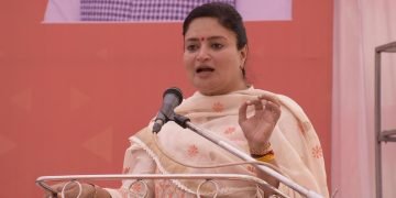 પહેલાના સમયના જર્જરિત રેલવે સ્ટેશનો આજે આધુનિક અને સુવિધાસભર બની રહ્યા છે-સાંસદ પૂનમબેન માડમ