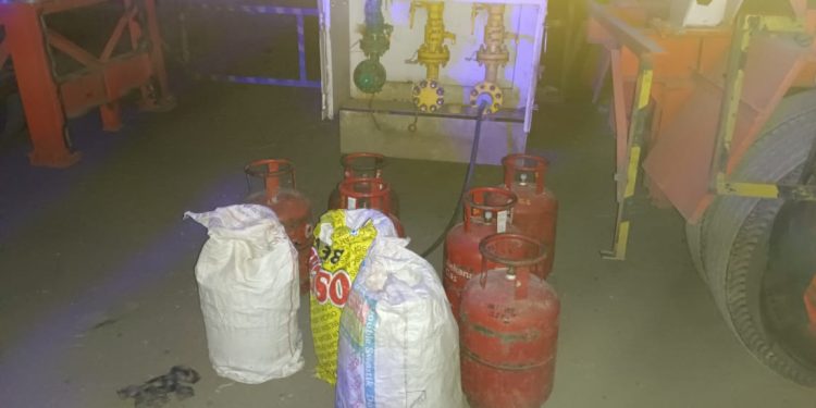 પેટ્રોલ અને ડીઝલ બાદ ગેસના ટેન્કરમાંથી રીફીલીંગ ઝડપાયું