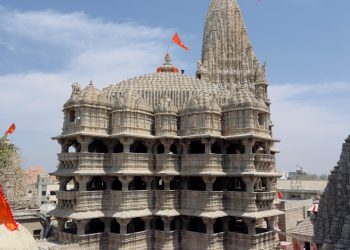 દ્વારકામાં ઠાકોરજી સંગ ફુલડોલ ઉત્સવ ઉજવવા ઉમટ્યો માનવ મહેરામણ