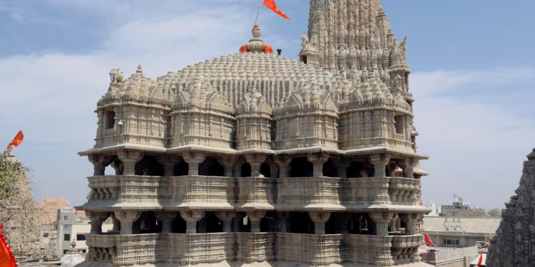 દ્વારકામાં ઠાકોરજી સંગ ફુલડોલ ઉત્સવ ઉજવવા ઉમટ્યો માનવ મહેરામણ