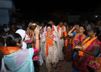 જામનગર લોકસભા: સિક્કા ખાતે નાગરિકો સાથે વિકાસલક્ષી મુદ્દાઓ અંગે સંવાદ સાધતા પૂનમબેન માડમ