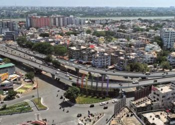 સુરત લોકસભા : ગણતરીના કલાકોમાં ‘મેદાન સાફ’ ની સંભાવનાઓ…