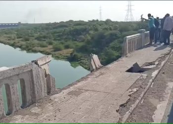 1 પુરૂષ અને 3 મહિલાઓ કારમાં જઈ રહ્યા હતાં અને કાર…