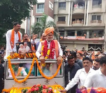 સરકાર-ક્ષત્રિયોની બેઠક મધરાતે નિષ્ફળ : રૂપાલાએ ફોર્મ ભરવા સમયે શક્તિપ્રદર્શન કર્યું…