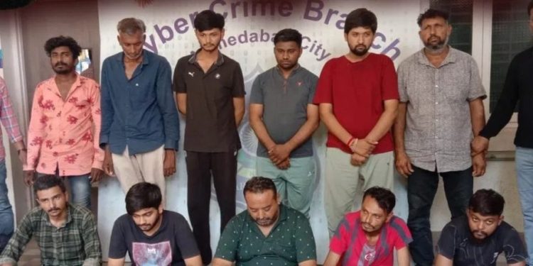 એક ઓર નકલી: રૂ. 1.15 કરોડ પડાવનાર સાયબર સેલના 13 નકલી અધિકારીઓ ઝડપાયા !