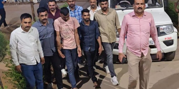 સલમાનખાનના ઘર પર ફાયરિંગ કરનારા બે કચ્છમાં ઝડપાયા…