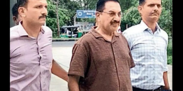 નિવૃત IAS લાંગા ‘ઉપલી’ કમાણી, આ રીતે બચતખાતાંમાં જમા કરતાં..