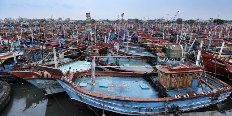 બેટ દ્વારકા:દરિયામાં અન્ય બોટના રજીસ્ટ્રેશન નંબર નાખીને ફિશિંગ