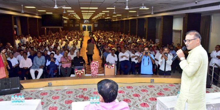 પૂનમબેન માડમના સમર્થનમાં આવી રહ્યા છે વિવિધ સમાજ…