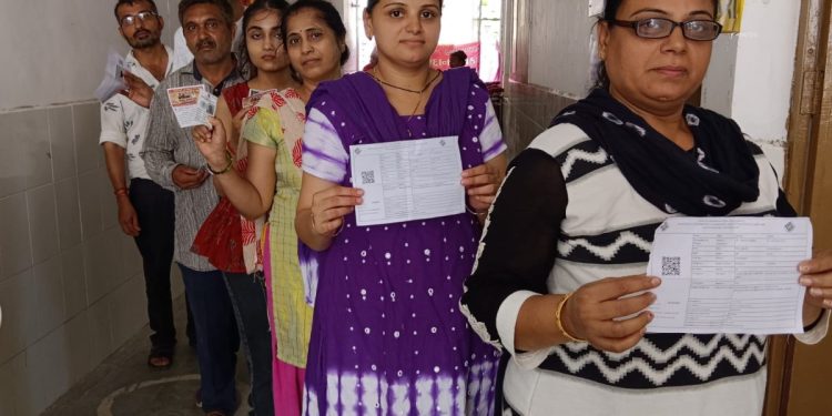 જામનગરમા મતદાનનો ટ્રેન્ડ ઉત્સાહપૂર્ણ જણાયો નથી !! બપોર બાદ મતદાન વધે તેવી સંભાવના