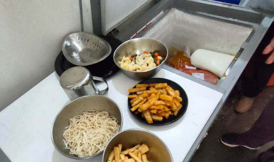 ચેકિંગ: જામનગરના આ જાણીતા રેસ્ટોરન્ટમાંથી મળી આવ્યો વાસી ખોરાક ખબર છે તમને..? પ્રિન્ટેડ પસ્તીનો ઉપયોગ કરવા પર થશે કાર્યવાહી