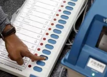 જામનગર: આટલાં સ્થળે EVM ખોટકાયા, બદલાવાયા…