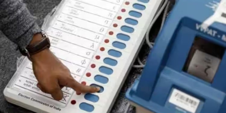 જામનગર: આટલાં સ્થળે EVM ખોટકાયા, બદલાવાયા…
