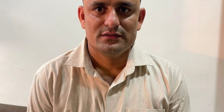 લાંચ કેસમાં ભાગેડુ પોલીસ ઇન્સ્પેકટર અંતે હાથમાં આવી ગયો