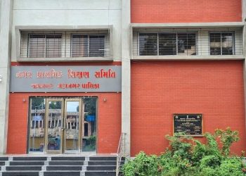 જામનગરની 8 શાળાઓના 10 શિક્ષકોને શો-કોઝ નોટિસથી દોડધામ…