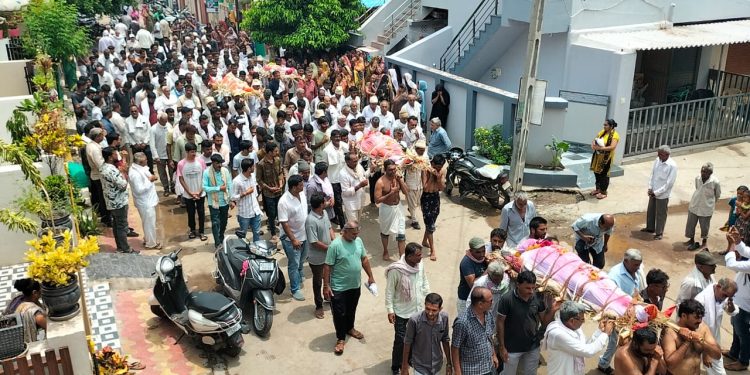 જામનગરમાં સમગ્ર પરિવારની અંતિમયાત્રા નીકળતાં ઘેરો શોક