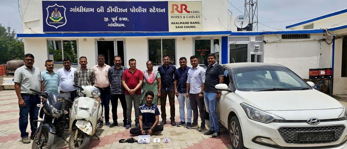 જામનગર:જોડીયાનો એ શખ્સ છેલ્લા અઢી વર્ષથી મર્ડર કેસમાં પેરોલ જમ્પ કરી હતો ફરાર પિસ્ટલ સાથે અહીંથી ઝડપાયો