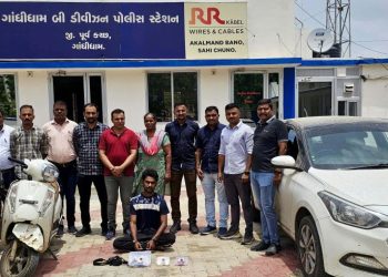 જામનગર:જોડીયાનો એ શખ્સ છેલ્લા અઢી વર્ષથી મર્ડર કેસમાં પેરોલ જમ્પ કરી હતો ફરાર પિસ્ટલ સાથે અહીંથી ઝડપાયો