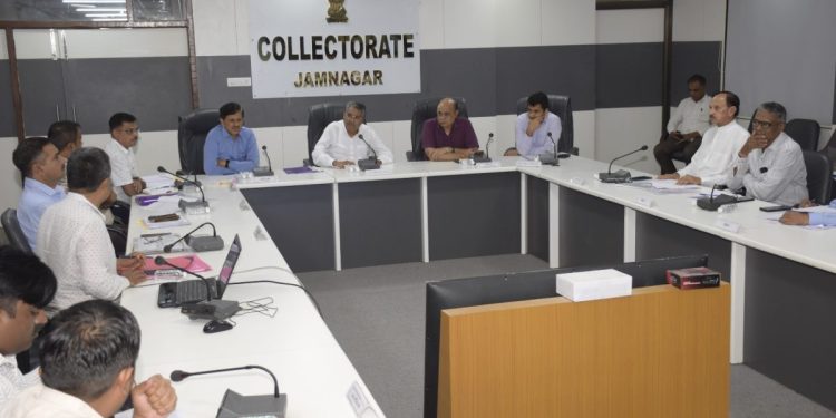 કેબિનેટમંત્રીએ યોજેલી બેઠકમાં વીજતંત્રની પોલ ઉઘાડી થઈ…