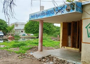 આંગણવાડી નજીકની ભયાનક ગંદકી, ‘અપરાધ’ છે…