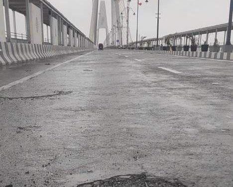 સુદર્શન સેતુ : બ્રિજમાં દેખાઈ રહેલાં સળિયા ભ્રષ્ટાચારના છે ?!