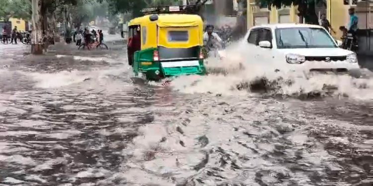 હાલારના બંને જિલ્લાઓમાં મેઘરાજાના ધુબાકા : 9 ઈંચ સુધીનો વરસાદ…