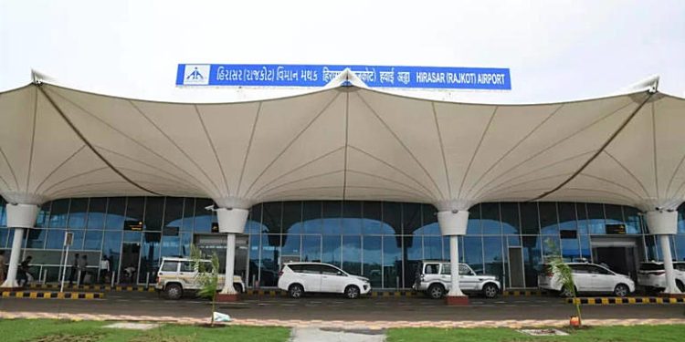 રાજકોટ : એરપોર્ટ ‘ઈન્ટરનેશનલ’ બનતાં હજુ વરસો નીકળી જશે…