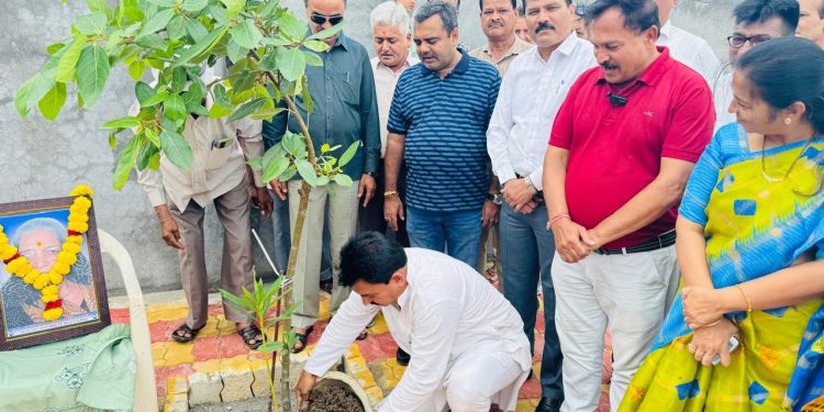 માતાની ત્રીજી પુણ્યતિથિએ કોર્પોરેટર જયેન્દ્રસિંહ ઝાલાએ ત્રિવિધ કાર્યક્રમો થકી આપી શ્રદ્ધાંજલિ