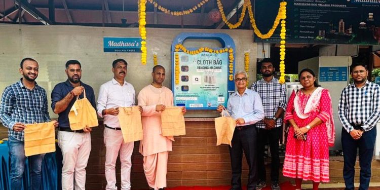 દ્વારકા સહિતના મંદિરોમાં કાપડની થેલી માટે ATM મશીન મુકાયા