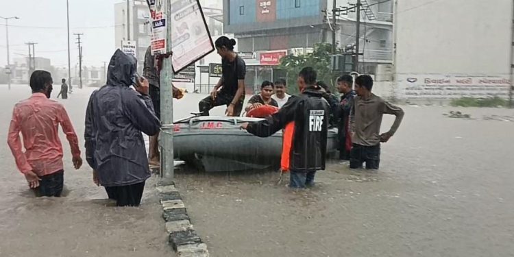 સંભવિત આફતની સ્થિતિ હોય, તંત્રો અને લોકોને સાબદાં-સાવચેત કરવામાં આવ્યા…