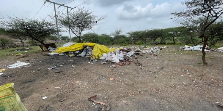 જામનગર નજીક હજારો વૃક્ષોના વિસ્તારમાં ઉદ્યોગોના કચરાનું ઝેરી કુંડાળું!!