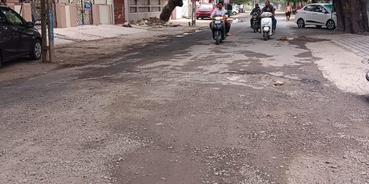 જામનગર શહેરમાં રસ્તાઓ તૂટવાનો દોષ માત્ર વરસાદનો નથી…..