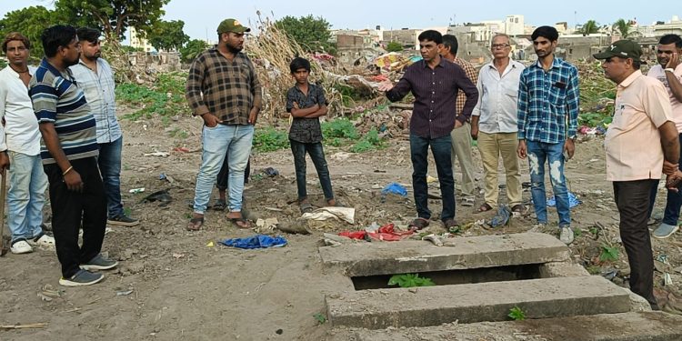 પૂર્વ વિપક્ષ નેતા: દર વર્ષે કરોડોનો ખર્ચ કરતી ભૂગર્ભ ગટર શાખામાં લોલમલોલ, અધિકારી:કોઈ ભૂગર્ભ ગટરની કુંડીઓ તોડી નાંખે છે