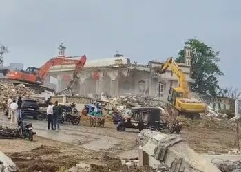 મોટું ઓપરેશન : 36 બુલડોઝર, 70 ટ્રેક્ટર ટ્રોલી અને 1,400 પોલીસકર્મી