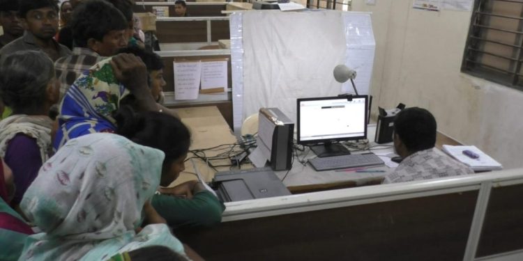 આઠ-આઠ દિવસથી મામલતદાર કચેરીએ આધારકાર્ડ કામગીરીઓ ઠપ્પ !