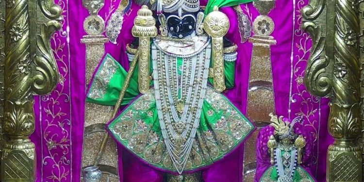 દ્વારકાધીશ જગતમંદિરમાં બુધવારે ધનતેરસ પર્વની ઉજવણી કરાઈ