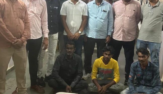 જોડીયા: બાળળની ઝાડીમાંથી રૂ. 9 લાખના ચરસ સાથે 3 ઝડપાયા…