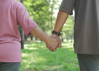 અલગ અલગ રહેતાં એક વૃદ્ધ દંપતિનો અનોખો કેસ…