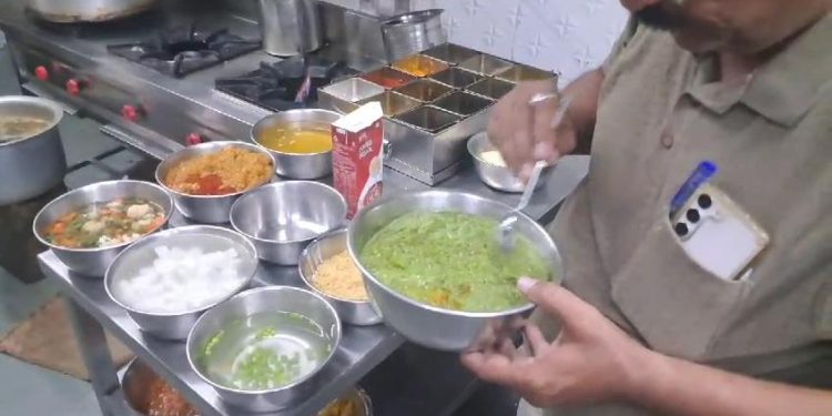 ઉપાધિ : શંકાસ્પદ ફૂડ આપણાં પેટમાં જતું રહે, પછી ફૂડનો રિપોર્ટ આવે !!