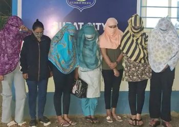 દુકાનમાં દેહવ્યાપાર, 1 સંચાલક અને 3 ગ્રાહકો ઝડપાયા