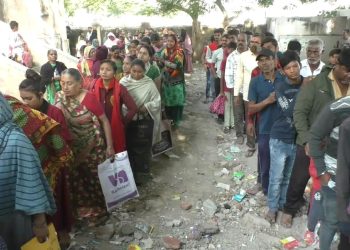 ગુજરાતમાં ડિજિટલની માત્ર વાતો: અડધું ગુજરાત લાઈનોમાં ઉભું છે..