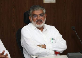 “સાચા કામમાં ખોટો વિલંબ નહિ” મંત્રી મુળુ બેરાની અધિકારીઓ સાથે મુલાકાત દરમિયાન ટકોર