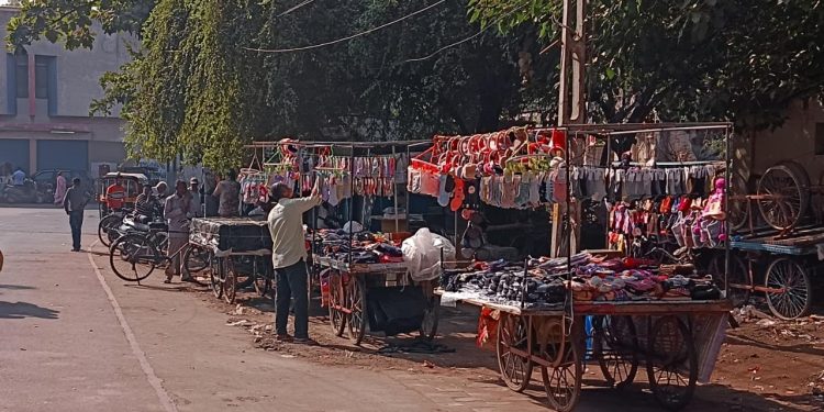 વર્ષોથી રેકડીઓ.. પથારા પાસેથી ભો ભાડું વસુલવાના ઇજારાનો ઠરાવ થાય છે પણ અમલવારી…..