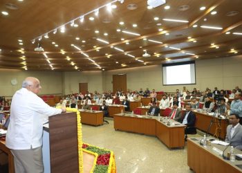 મુખ્યમંત્રીની કલેકટર-DDOને તાકીદ:પરિપત્રો-નિયમોનું અલગ-અલગ અર્થઘટન ન કરો