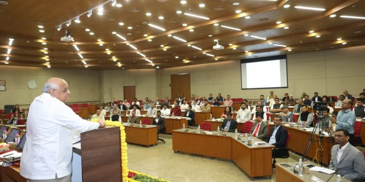 મુખ્યમંત્રીની કલેકટર-DDOને તાકીદ:પરિપત્રો-નિયમોનું અલગ-અલગ અર્થઘટન ન કરો