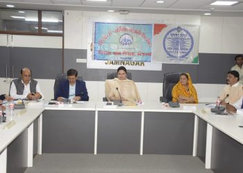 સરકારની વિવિધ યોજનાઓનું અમલીકરણ અસરકારક રીતે થાય તે પ્રકારે કામગીરી કરવા સાંસદ પૂનમબેનનું અધિકારીઓને સૂચન